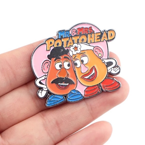 1 LEFT‼️ XL Toy Story Heart Brooch 90s Movies Potatohead Romantic Pixar Badge - Picture 3 of 7